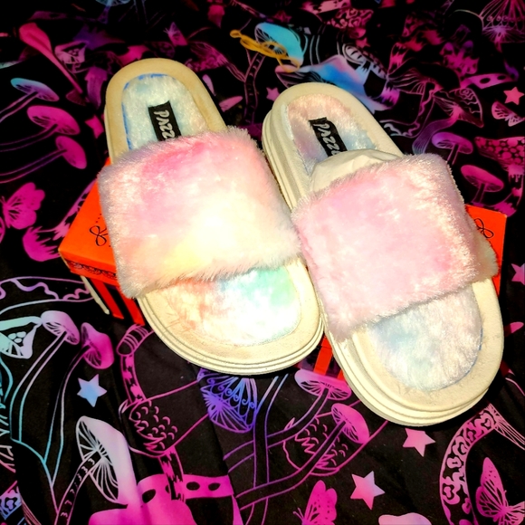 NIB Dolls Kill Comfy Rainbow 🌈 Tye Dye Sandals - Picture 4 of 8